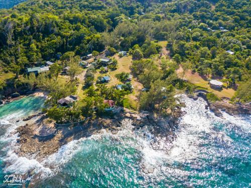 Robins Bay Hotel | Strawberry Fields Together