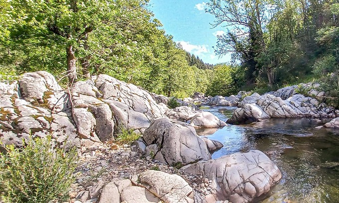 Saint-Martin-de-Valamas House | Striking authentic cottage in the Auvergne-Rhône-Alpes region with a wonderful mountain panorama.