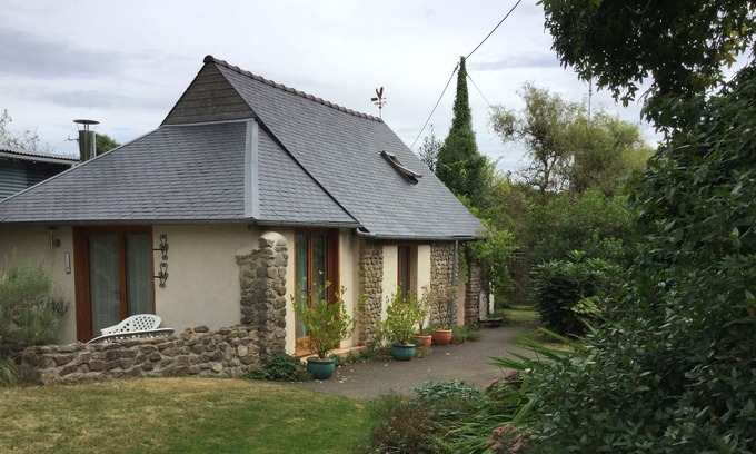 Saint-Berthevin-la-Tanniere Cottage | Stunning, private gite in beautiful countryside location