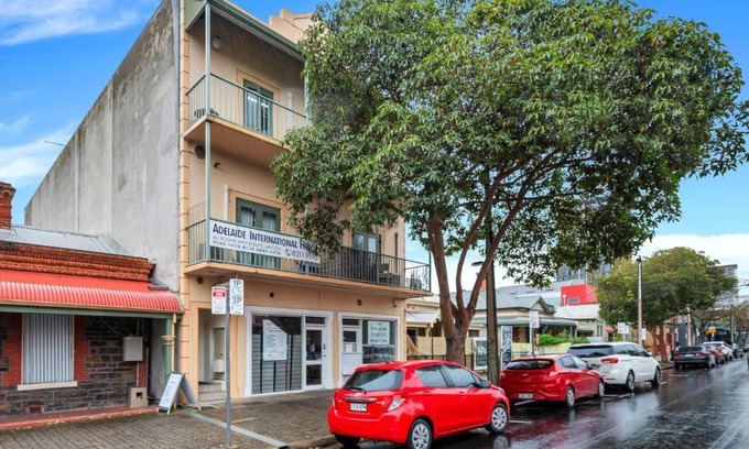 Adelaide Central Business District Hotel | Studio 19 Wright Lodge