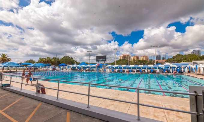 Crescent Lake Apartment | Studio 4 at Crescent Lake near downtown