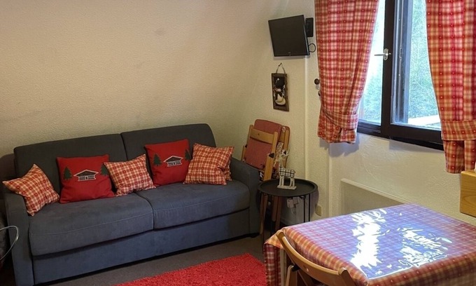 Le Pleynet Apartment | Studio 4 people Le Pleynet/Les 7 Laux at the foot of the slopes (120kms of slopes)