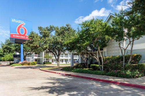 Dallas Hotel | Studio 6-Dallas, TX - Northwest