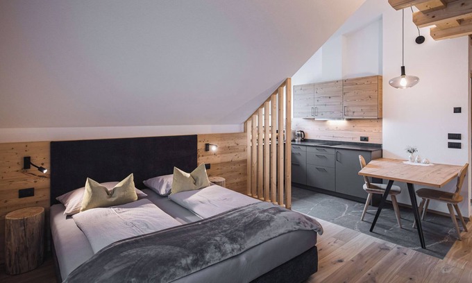 Valdaora di Sotto Apartment | Studio Apartment 'Obermairhof Apartment 230' with Shared Garden, Balcony and Wi-Fi