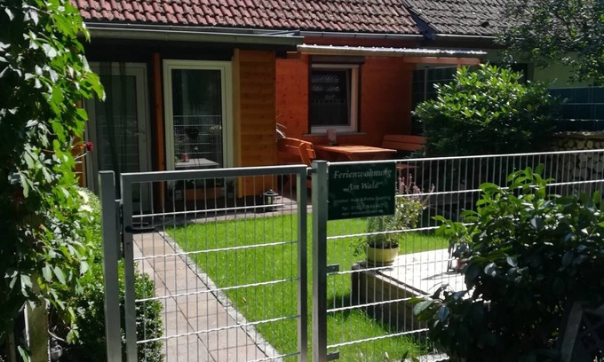 Michendorf Apartment | Studio Apartment 'Ferienwohnung Am Wald' with Private Terrace, Private Garden and Wi-Fi