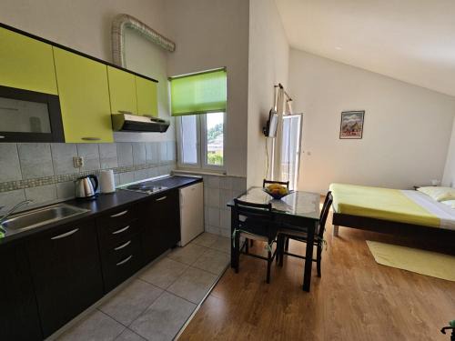 Duce Apartment | Studio apartment in Duce with sea view, balcony, air conditioning, WiFi 5067-6