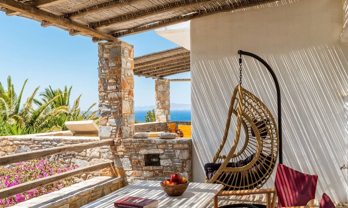 Kini Apartment | Studio Apartment 'Suite No 1' with Sea View, Wi-Fi and Air Conditioning