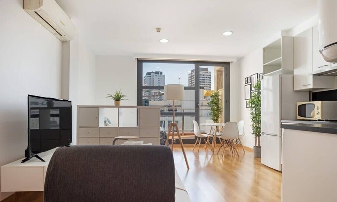 Ciudad Lineal Apartment | Studio Apartment with Balcony in Sanchinarro