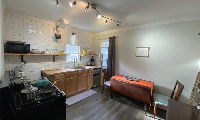 Kingston Apartment | Studio Apt w Garden