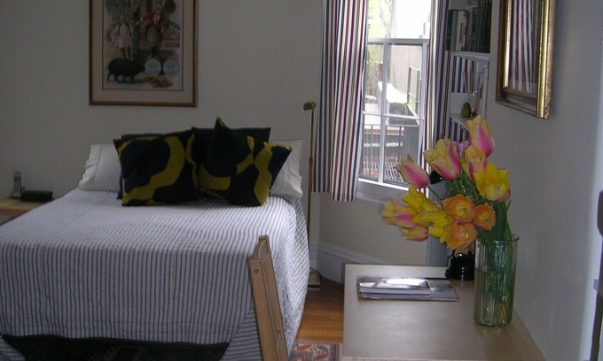 Beacon Hill Apartment | Studio Apt w private kitchen & bathroom; Queen; Beacon Hill; owner occupied home