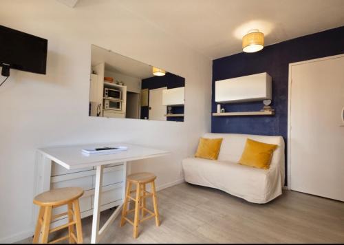 La Faviere Apartment | Studio cabine Les Rives de la Favière piscine et tennis les pieds dans l'eau