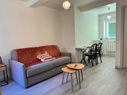 Egletons Apartment | Studio cosy & pratique avec parking privé