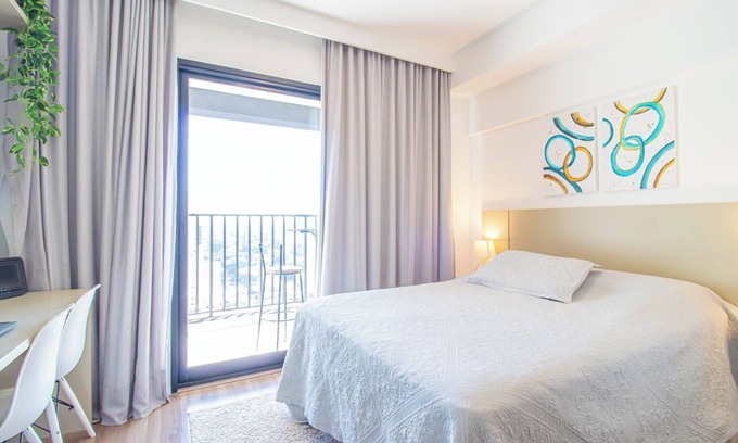 Santo Amaro Apartment | Studio elegante com varanda e ótima localização