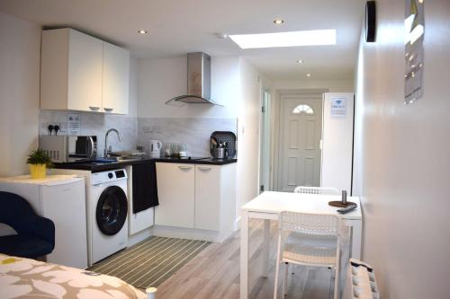 Northolt Mandeville Apartment | Studio flat close to Heathrew Airport