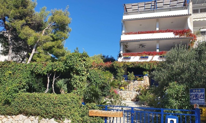 Susica Apartment | Studio flat near beach Murter (AS-22397-b)