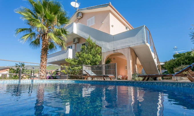 Seget Vranjica Apartment | Studio flat with balcony and sea view Seget Vranjica, Trogir (AS-14409-b)