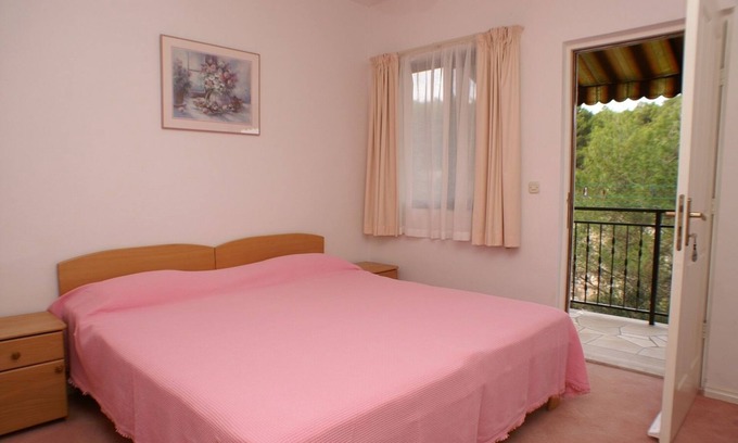Sutivan Apartment | Studio flat with balcony and sea view Sutivan, Brač (AS-747-a)