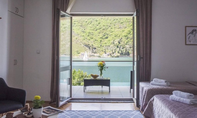 Lepetane Apartment | Studio Flat with View near Beach in Tivat