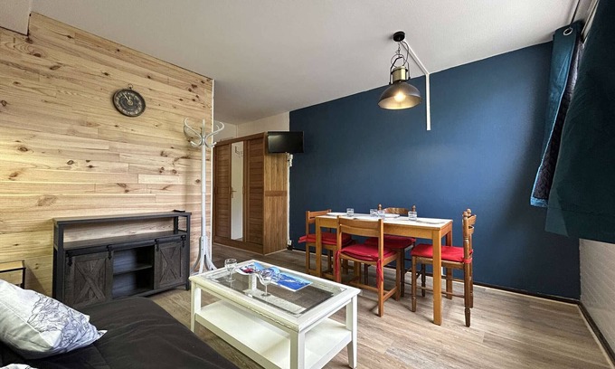 Saint-Etienne-en-Devoluy Apartment | Studio for 4 in SuperDévoluy with Wifi