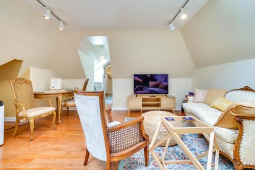 Summit - University Apartment | Studio in Historic Cathedral Hill Neighborhood!