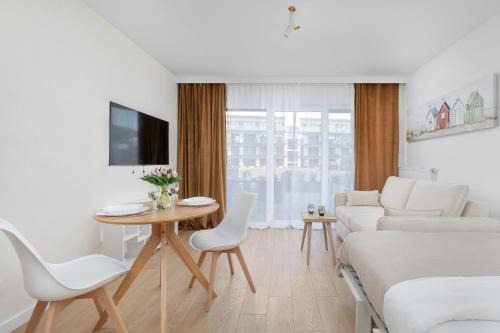 Dziwnow Apartment | Studio in Wellness Resort with Terrace & Parking by Noclegi Renters