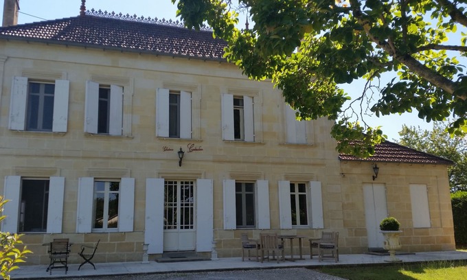 Saint-Pey-de-Castets Apartment | Studio Mayne for 2 people on Wine Estate Chateau Cadaulan