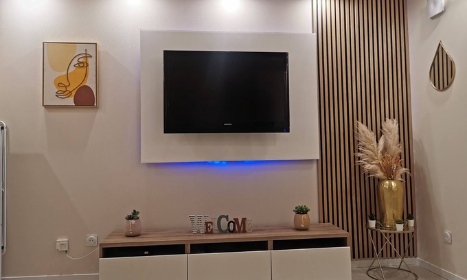 Bretigny-sur-Orge Apartment | Studio Neuf Cosy, Cinéma Room RER C