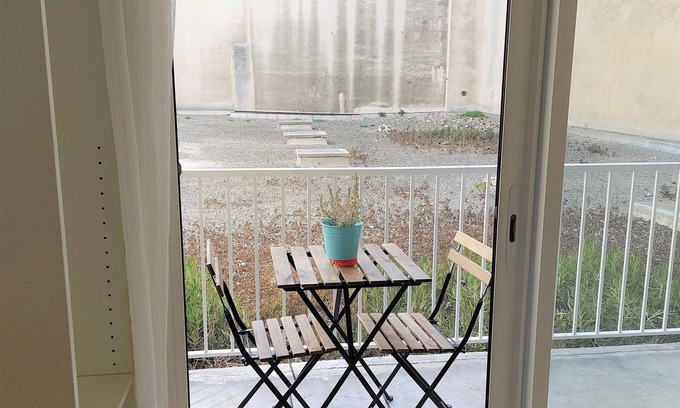 Saint-Lambert Apartment | Studio Notre Dame - Terrace & A/C
