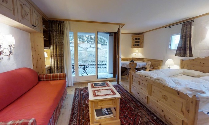 Champfer Apartment | Studio on the ground floor, 40 m2.