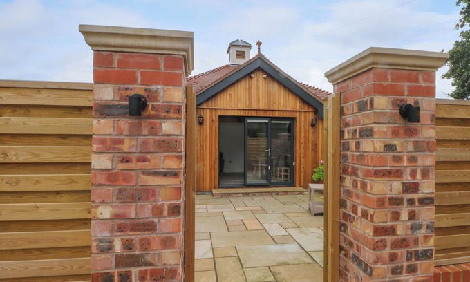 Chester Cottage | STUDIO, pet friendly, country holiday cottage in Christleton