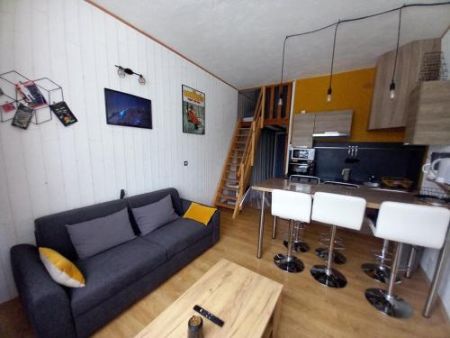 Laveissiere Apartment | Studio rénové au pied des pistes, idéal pour 4 pers, avec WiFi, animaux acceptés, casier à skis inclus - FR-1-787-54