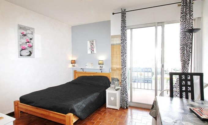 Balaruc-les-Bains Apartment | Studio rénové avec wifi, balcon et climatisation à Balaruc-les-Bains - FR-1-553-53