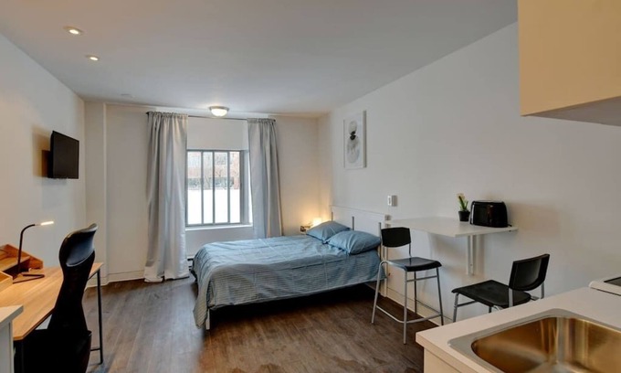 Laval Apartment | Studio Spacieux Laval, tout inclue, wifi, parking