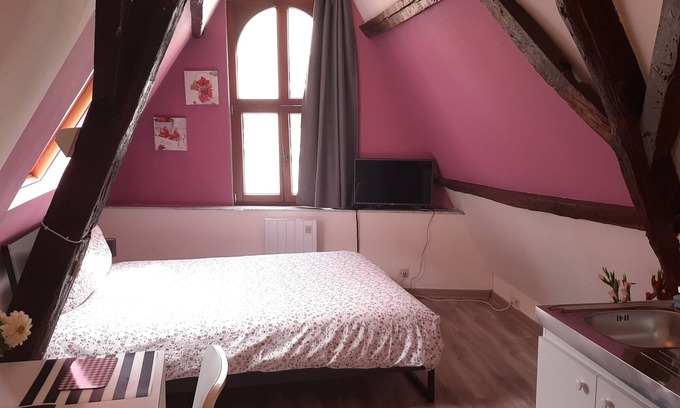 Ilot Sacre Apartment | Studio-Standard-Ensuite with Bath-STUDIO 3D