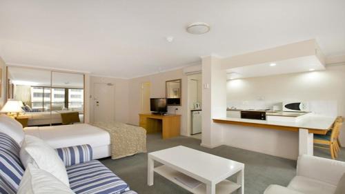 Sydney Central Business District Apartment | Studio with balcony at College St