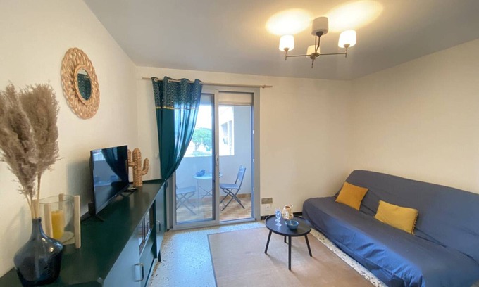 Le Port Apartment | Studio with Private Parking at Canet Port