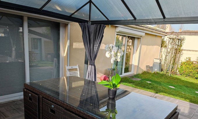 Roissy-en-France House | Studio with garden at ROISSY CDG