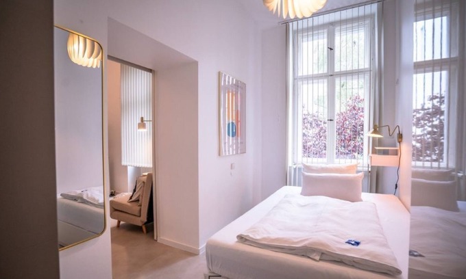 Wilmersdorf Apartment | Studio with Kitchen in Boutique Hotel