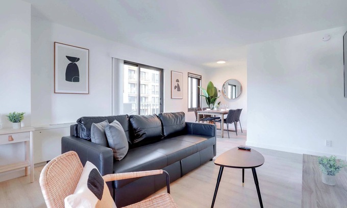Court House Apartment | Studio with Park Views in Lively Clarendon!