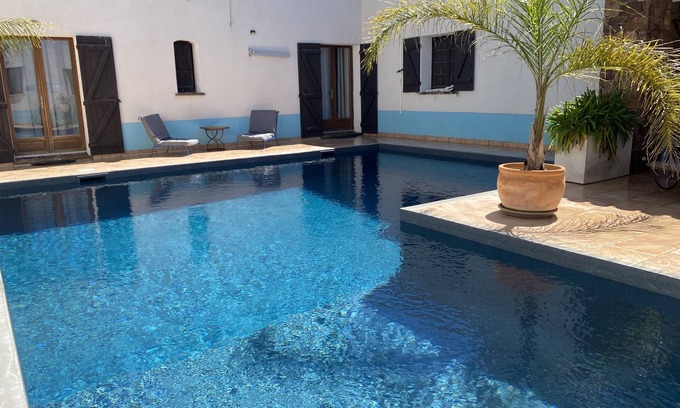 La Crau Apartment | Studio with pool view