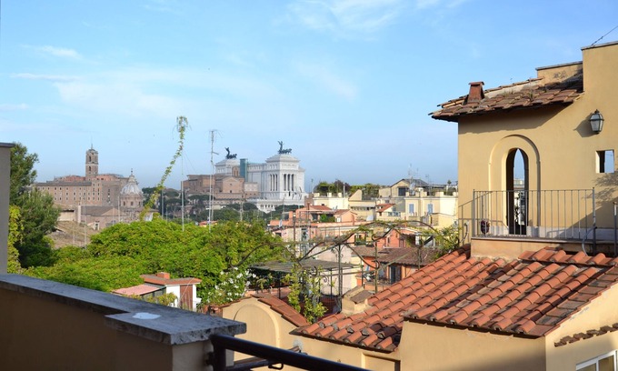 Monti Apartment | STUDIO WITH VIEW NEAR THE COLOSSEUM