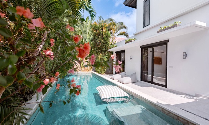 Pecatu Villa | Stunning 3 Bedroom Villa in The Heart of Bingin, Walk to the Beach!