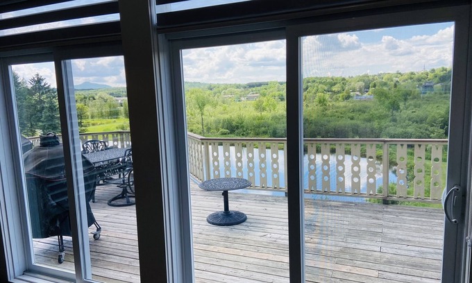 Sutton House | Stunning 5bdroom cottage with lake!