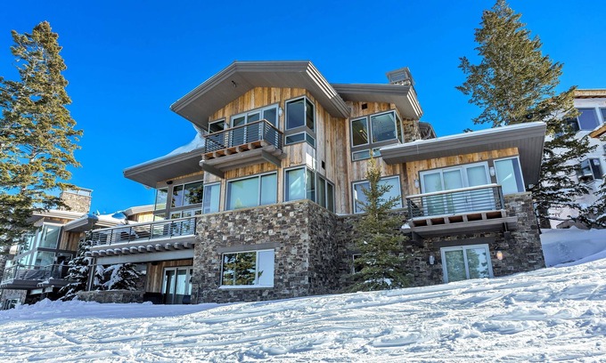 Deer Valley House | Stunning 6-Bedroom Chalet in Heart of Park City by RedAwning