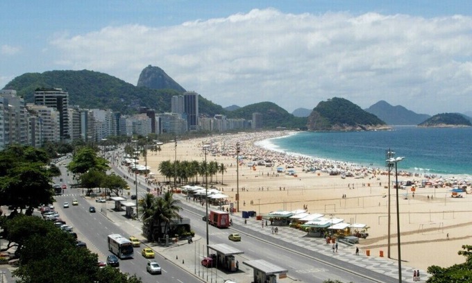 Copacabana Apartment | Stunning and spacious 3 bdr apt view full sea front of Copacabana beach