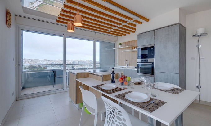 Ta' Xbiex Apartment | Stunning Apartment, Central Location with Views