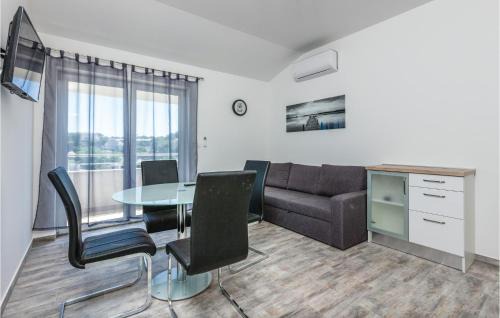 Stobrec Apartment | Stunning Apartment In Split With Wifi