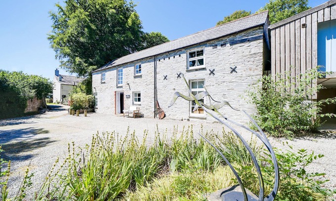 St Teath House | Stunning barn in an idyllic hamlet, sleeps 6 + dogs