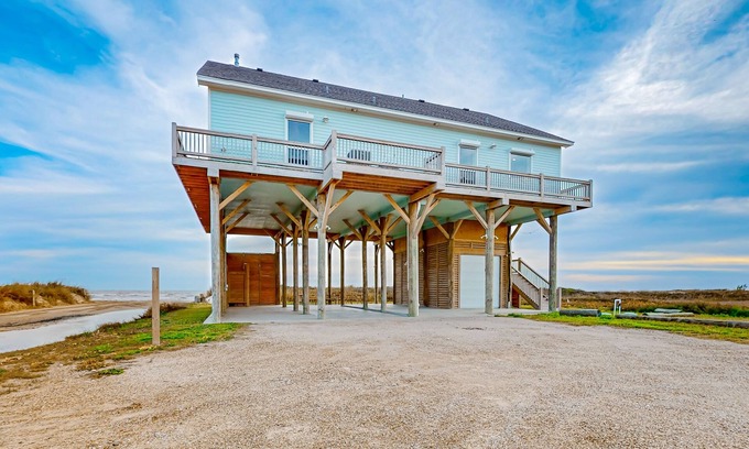 Gilchrist House | Stunning | Beachfront | Cargo Lift | Sleeps 14