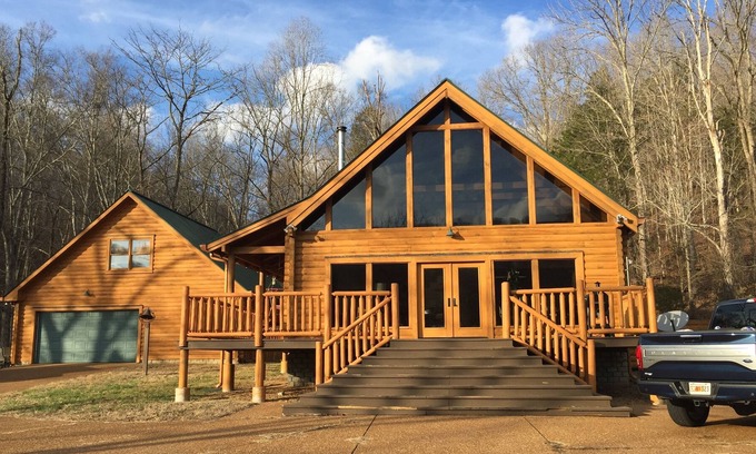 Franklin Cabin | STUNNING!- Beautiful Log Cabin in Leiper's Fork / Franklin, TN / Sleeps 7